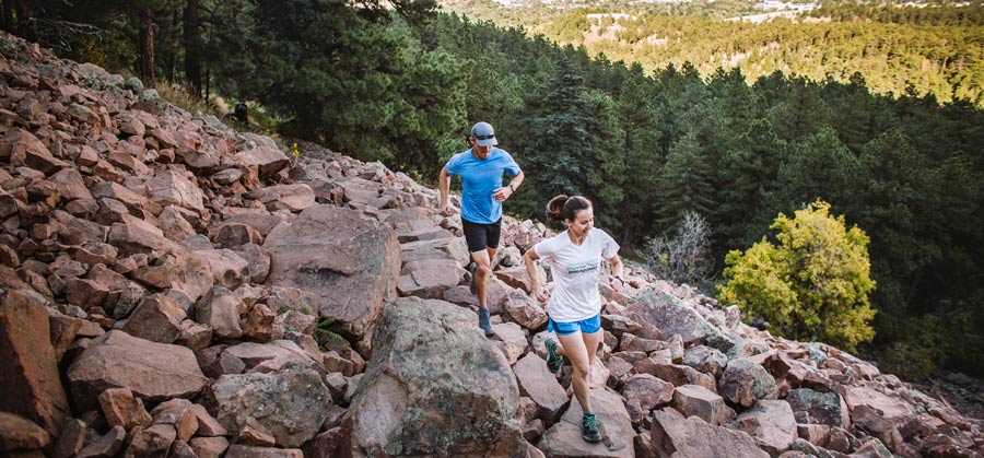 fitnessinf Expert Advice: Trail Running Basics - two runners on the trail